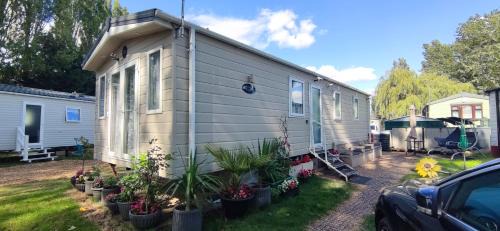 Great Houghton Appartement | Billing Aquadrome , Poplar ,2 bedrooms caravan, KM12