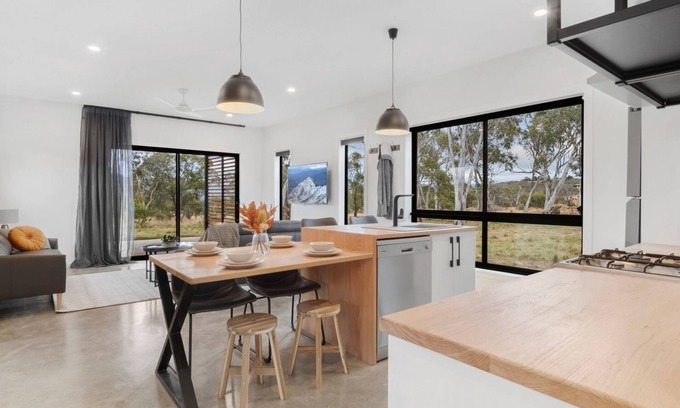 Hill Top Cabine | Billy Button Retreat