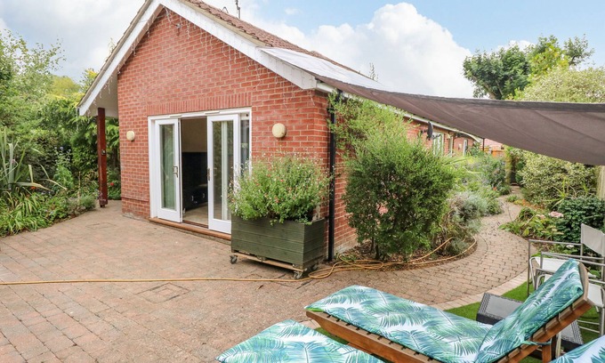 Brundall Cottage | Birch Cottage, BRUNDALL