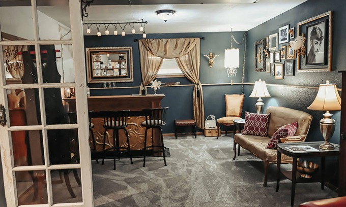 Loyal Maison | Bird Jax's Speakeasy