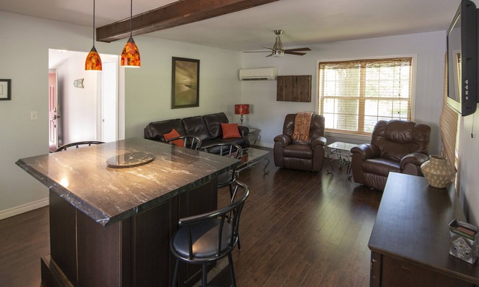 Leamington Cottage | Bird's Nest at Hillman Marsh - Cute cozy cottage
