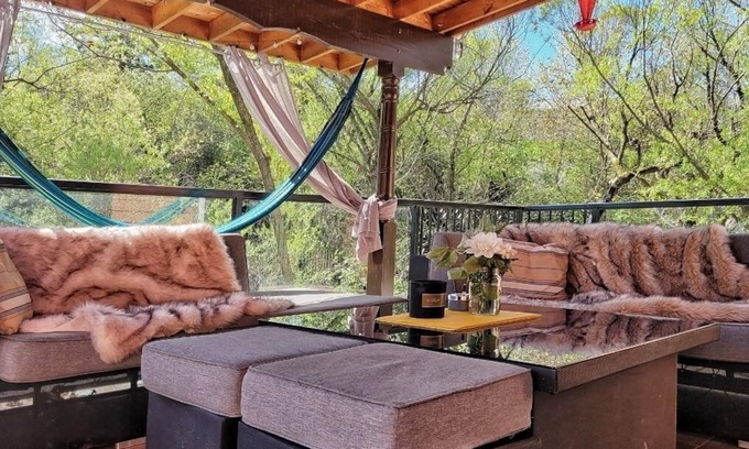 East Hill Appartement | Bird Sanctuary Forested Multi Family Suites