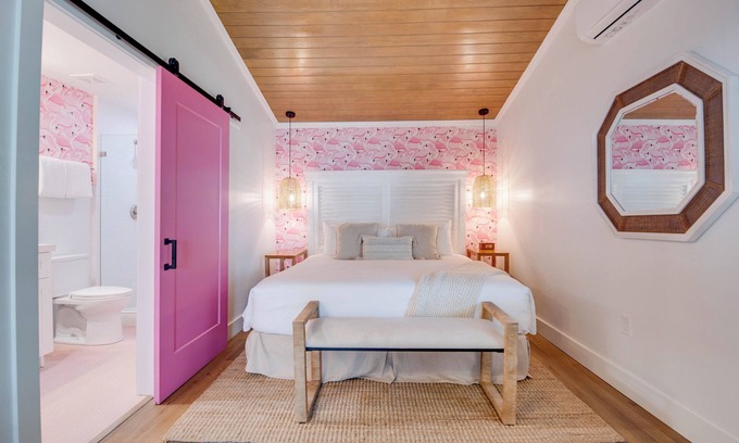 Historic Seaport Appartement | Birds of a Feather at Custom House Inn | Perfect Spot On Duval!