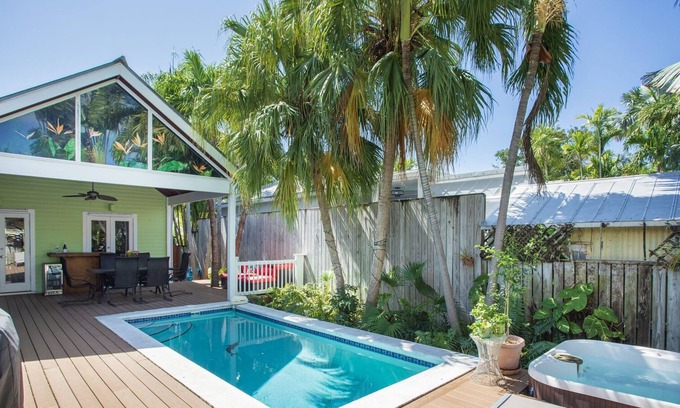 White Street Gallery District Maison | Birds of Paradise in Key West *monthly rental*