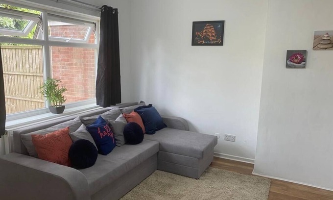 Rednal Maison | Birmingham - 4BR - Sleeps 9 - Parking - Garden