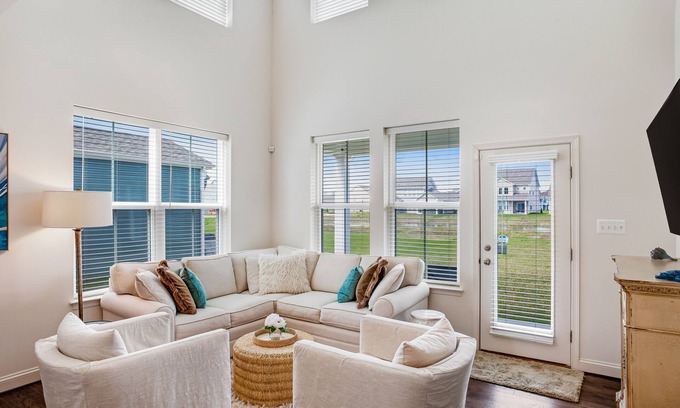 Millville Maison | Bishops Landing corner lot with WiFi, AC, patio, & pool/tennis/fitness center