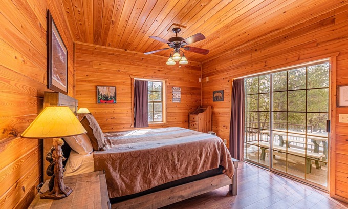 Christopher Creek Cabine | Black Bear Cabin-onsite "bear hunt" & playground, game room, kitchen AC & heat