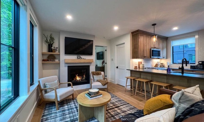 Cranmore Birches Maison | Black Diamond @ Cranmore Mt. | Brand new | Hot Tub