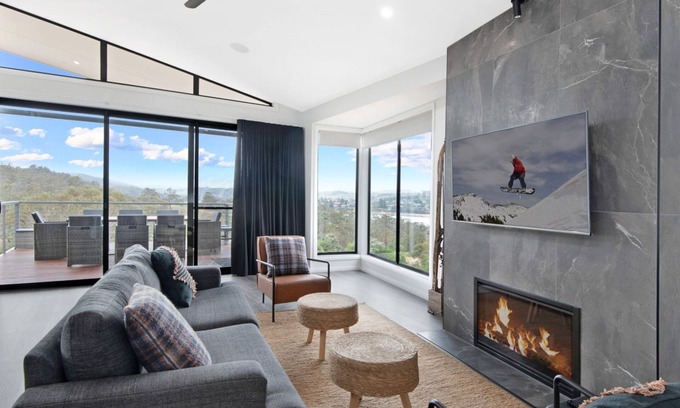 East Jindabyne Maison | Black Diamond Retreat - Luxury 3BR Home l Lake Views l Fire Pit l WiFi l Bath
