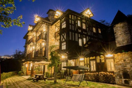 Ren'ai Maison | Black Forest Manor