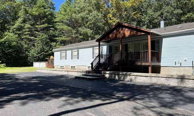 West Oneonta Maison | Black Moose - Pool, 9 bedrooms / 6 baths, sleeps 24, near All Star Village