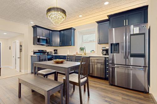 Rutland Maison | Black Pearl
