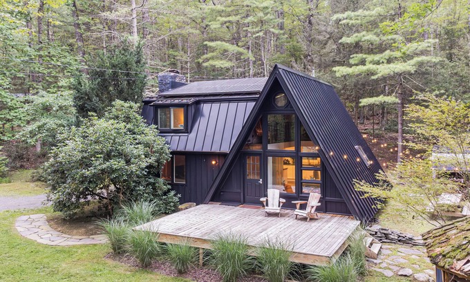 Kerhonkson Cabine | Black Pines A-Frame – A Cozy Catskills Retreat