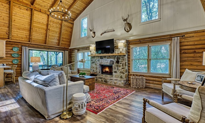 Highlands Hills Maison | Black Pines - Mountain Escape Minutes from Downtown Highlands