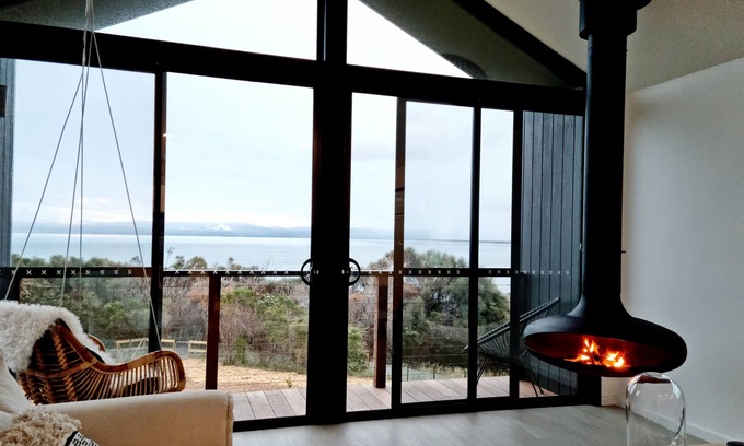 Coles Bay Maison | black + shack