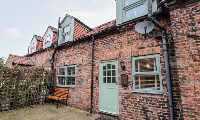 Thirsk Cottage | BLACK SHEEP COTTAGE, pet friendly in Thirsk
