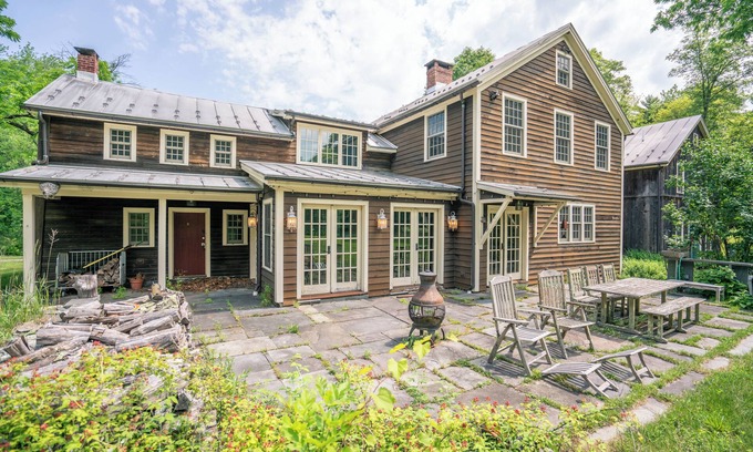 Milton Maison | Black Walnut Tree Farm: Farmhouse on 50 Acres