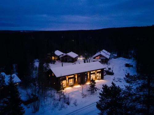 Sirkka Chalet De Ski | Black Work Levi Ahde