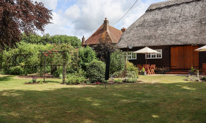 Etchinghill Cottage | BLACKBIRD COTTAGE, family friendly, with a garden in Lyminge