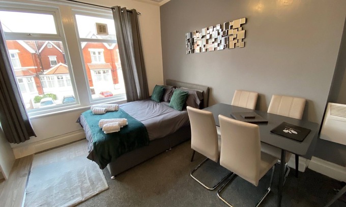 Blackpool Appartement | Appartement-Salle de bain et douche-Apartment 4 unit