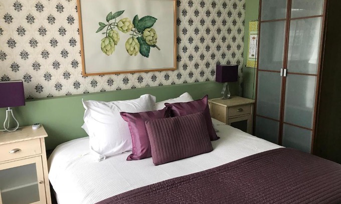 Hoofddorppleinbuurt Lit Et Petit-Déjeuner | Blaine's: A B&B and private dining....