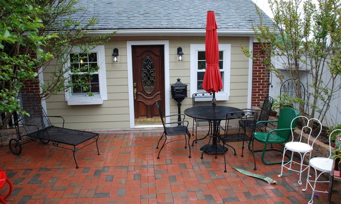 Waynesboro Appartement | Blair's Vintage Apartment Nestled in Wine Country