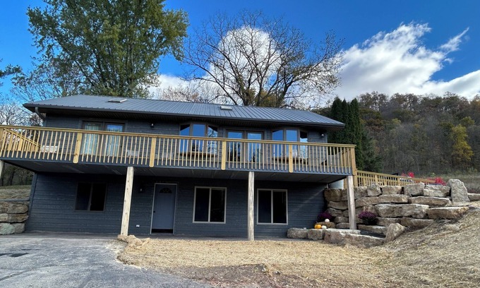 Viola Maison | Charming 2-bedroom country house with AC, WiFi in soothing Viola