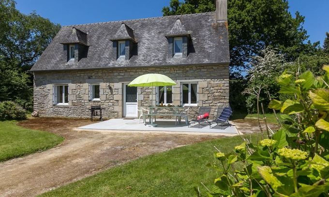 Sizun Maison | Blaue Hortensie by Interhome