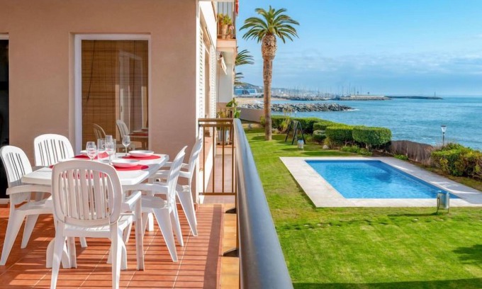Sant Andreu de Llavaneres Appartement | Blaumar by Interhome