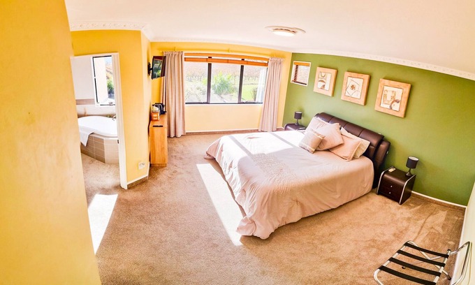 Blenheim Maison | Blenheim's best kept secret, Luxury B&B lodge - Champagne Room