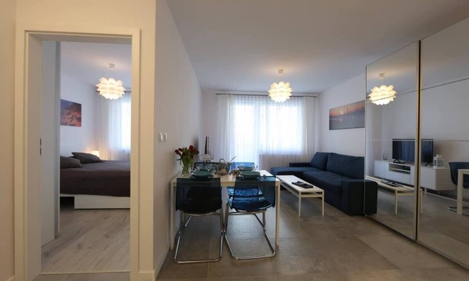 West Pomeranian Voivodeship Appartement | Appartement Blizej Morza 14/17 avec chambre et balcon
