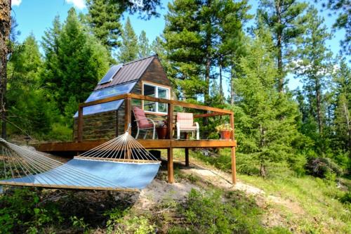 Missoula Maison | Blind Cabin Off-Grid, Pet-friendly w Hot Tub