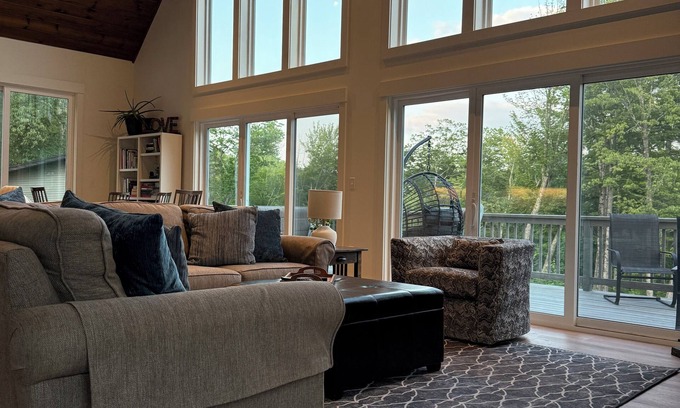 Alton Bay Maison | Blissful lake boating hiking family retreat peaceful Winni Escapes