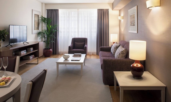 Santo Antonio Hôtel | Blissful Lisboa Getaway at Altis Suites – 2 Family-Friendly Units, Pets Allowed!