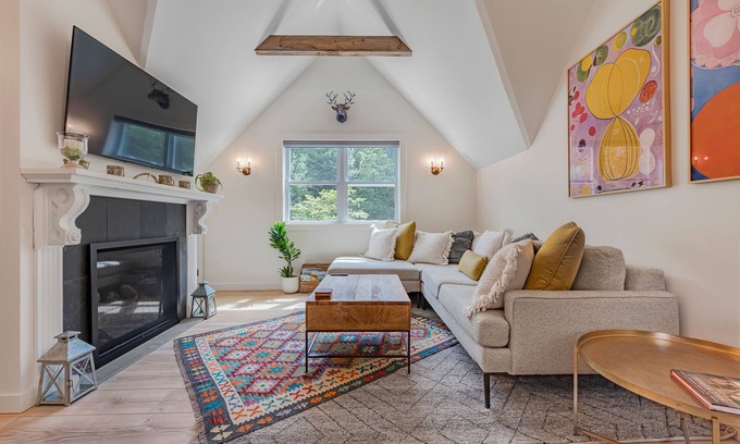 Woodstock Maison | "Blissful Retreat" Elegant , Charming & Peaceful