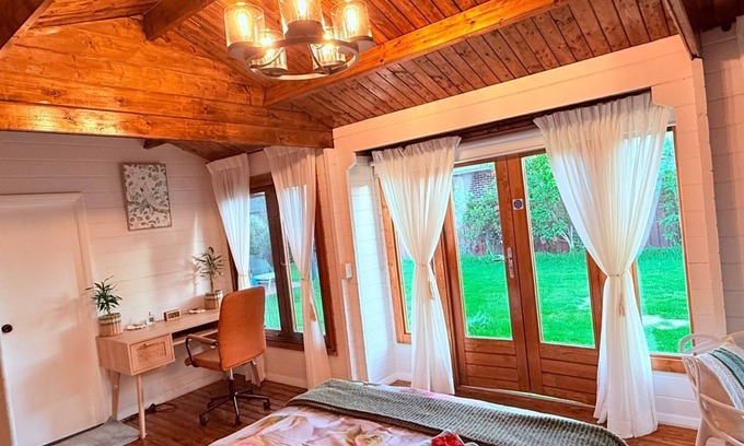 Wentworthville Cabine | Blissful Wooden Haven entire place is yours, 5 mins drive/ train from Parramatta