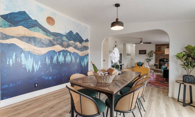 Burdett Maison | Blissfull cottage with Hot Tub and rolling hills!