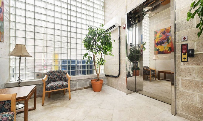 Bloomfield Appartement | ♥Bloomfield Oasis ~ 5★Loc ♥West Penn H~ ♛~Parking~Elevator~WiFi~Parking