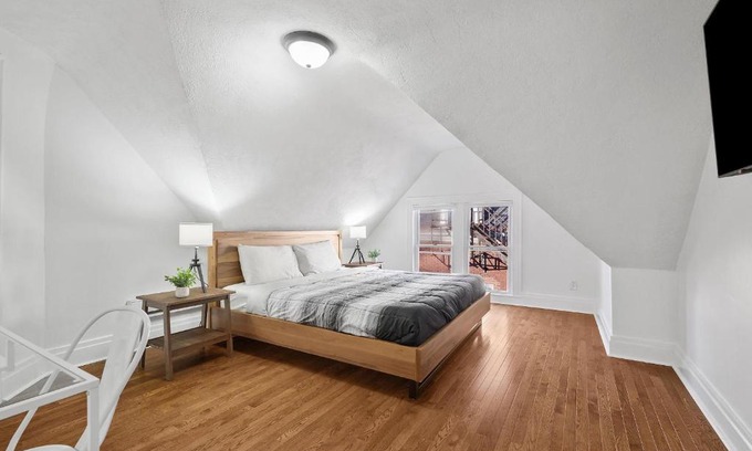 Bloomfield Maison | Bloomfield/Shadyside @K Spacious & Unique Private Bedroom with Shared Bathroom