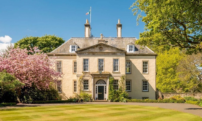 Drylaw Villa | Blossom Mansion - Ten Bedroom Villa, Sleeps 24