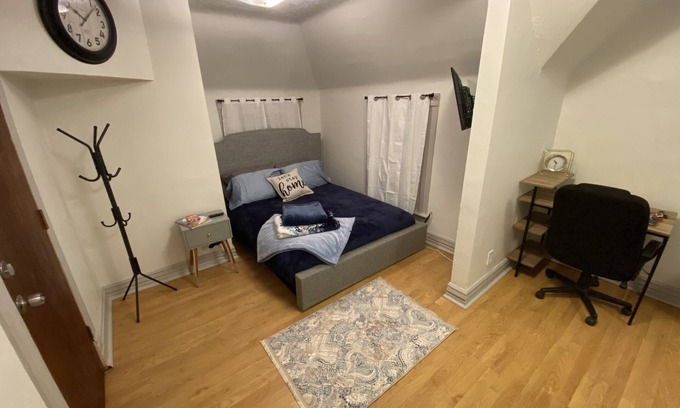 Downtown Omaha Appartement | Blue#2: Cozy, private Midtown studio