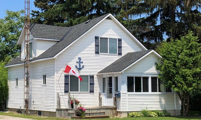 Grand Bend Maison | Blue Anchor Cottage 2 min à pied de GB Strip, famille ou groupes, 5 chambres, grande allée