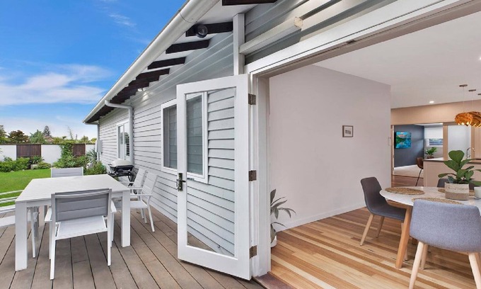 Blue Bay Maison | BLUE BAY COTTAGE - FAMILY FRIENDLY, WALK TO BEACH