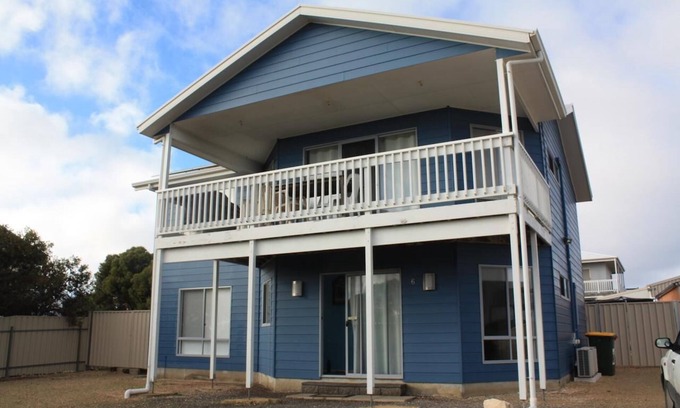 Warrenben Maison | Blue Breeze - 4 bedroom Double story home - Close to the beach and Inns National Park