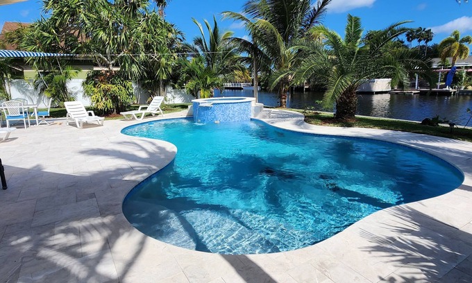 Tropic Palms Maison | Blue Buddha Beach - Private Pool/Spa & Home Cinema