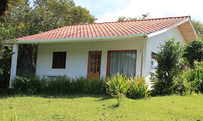 Nuevo Arenal Cottage | Il n'y a pas d'autre propriété avec une beauté aussi vaste que cette propriété. Continuer à lire.