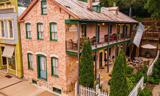 Alma Appartement | Blue Door Inn- Entire Building