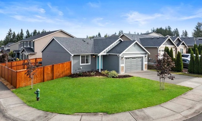 Fort Lewis Maison | Blue Door Oasis, cozy 3 bedroom, 2 bathroom home
