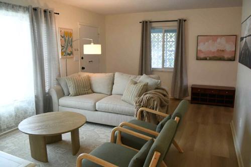 Deltona Lakes Appartement | Blue Heron Cottage Cozy 2BR Sleeps 6 Fire Pit