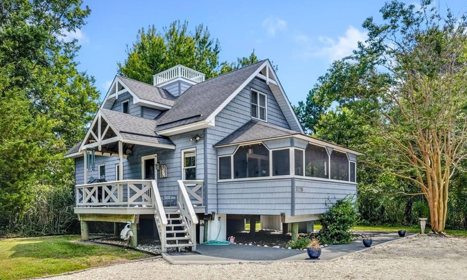 Chincoteague Maison | Blue Heron's Hideaway - A Trusted Guest Favorite for Spacious Comfort!